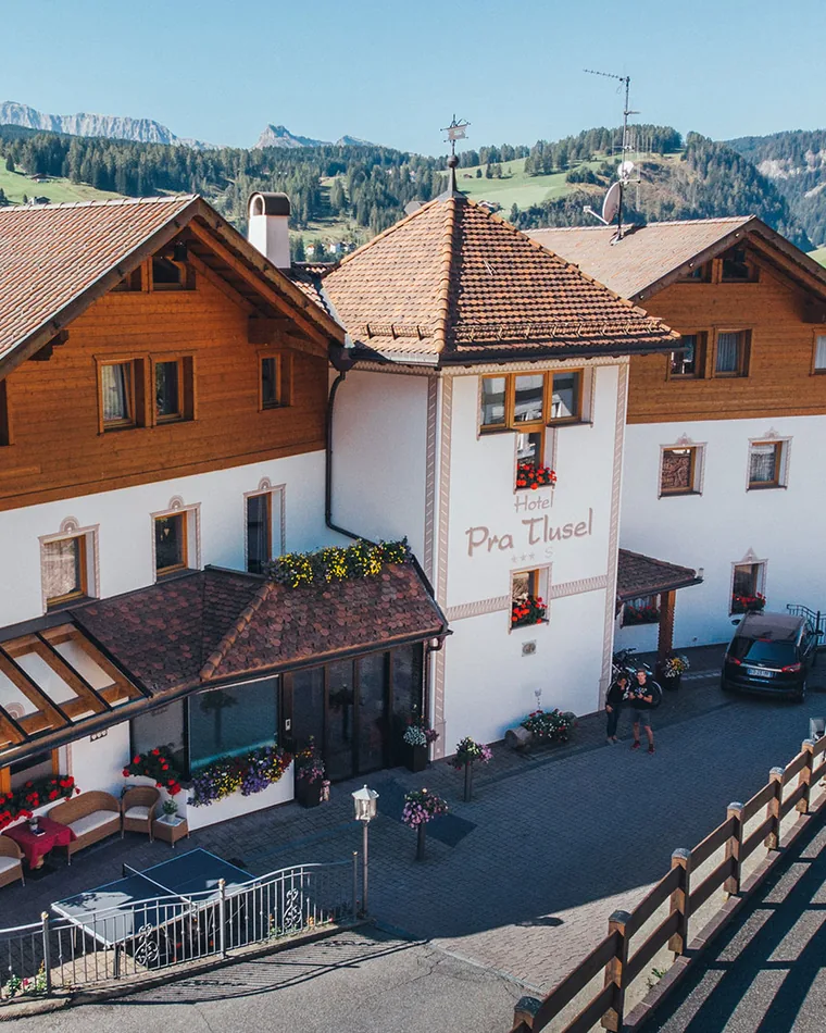 Hotel Pra Tlusel in Wolkenstein in Gröden im Sommer